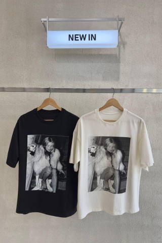 REMERA BOXIE "KATE MOSS CON PLUMA" - Art.202