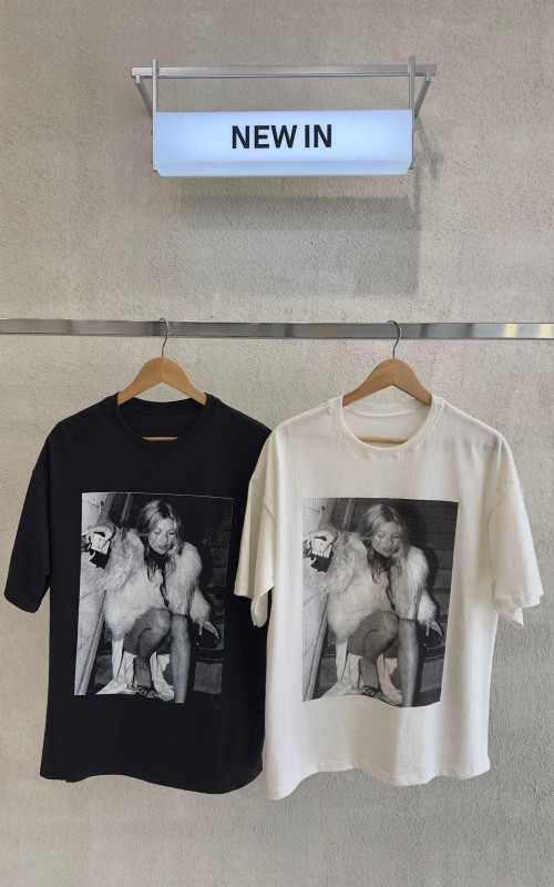 REMERA BOXIE "KATE MOSS CON PLUMA" - Art.202